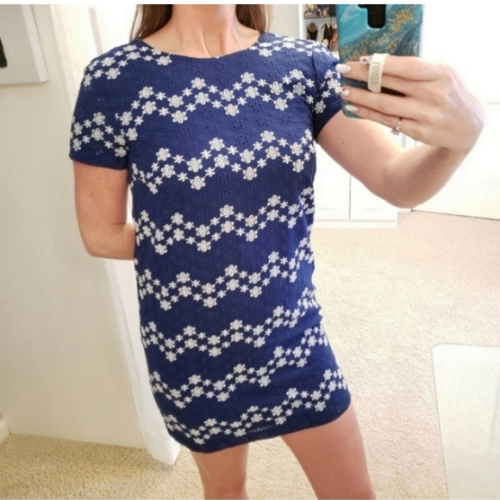 Francesca's Embroidered Dress Navy & White Floral Short Sleeve Size Small NWT